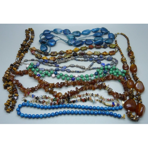 1087 - A collection of hardstone bead necklets