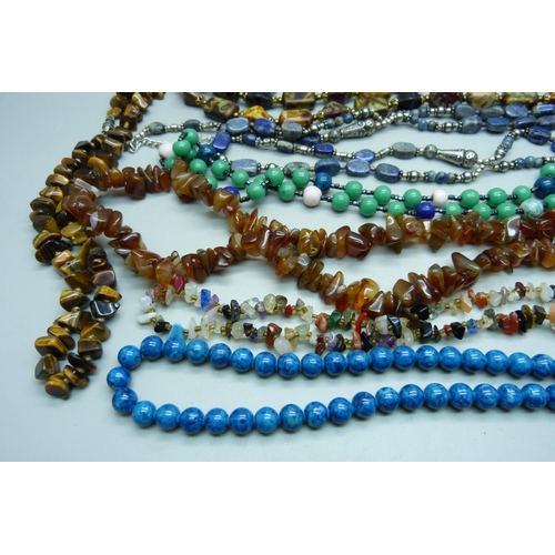 1087 - A collection of hardstone bead necklets