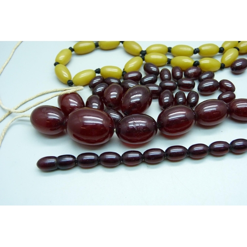 1092 - A sherry amber coloured bead necklace (does not pass float test), requires re-stringing, and one oth... 