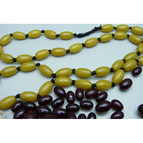 1092 - A sherry amber coloured bead necklace (does not pass float test), requires re-stringing, and one oth... 