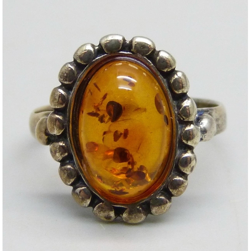 1096 - A silver gilt ring set with cabochon Baltic amber, M