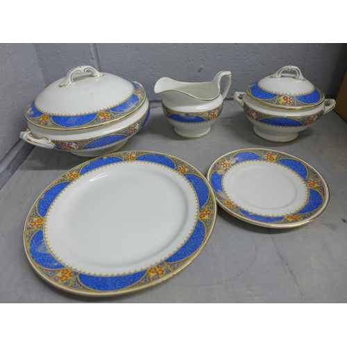 1107 - A Wedgwood & Co. Imperial Porcelain dinner service **PLEASE NOTE THIS LOT IS NOT ELIGIBLE FOR POSTIN... 