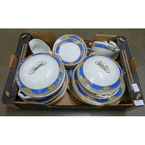 1107 - A Wedgwood & Co. Imperial Porcelain dinner service **PLEASE NOTE THIS LOT IS NOT ELIGIBLE FOR POSTIN... 