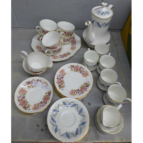 1123 - A Colclough tea service and a Royal Standard Trend pattern coffee service **PLEASE NOTE THIS LOT IS ... 