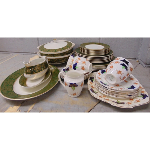 1127 - A Johnson Bros. dinner set, a teaset and a Woods & Sons set of plates, etc. **PLEASE NOTE THIS LOT I... 