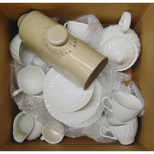 1127 - A Johnson Bros. dinner set, a teaset and a Woods & Sons set of plates, etc. **PLEASE NOTE THIS LOT I... 