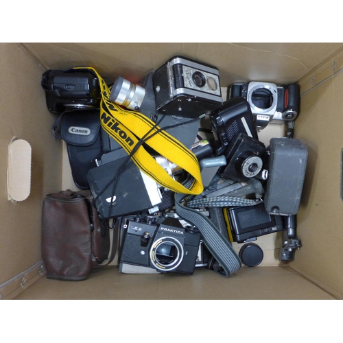 1139 - A collection of cameras, camera bodies and cine cameras **PLEASE NOTE THIS LOT IS NOT ELIGIBLE FOR P... 