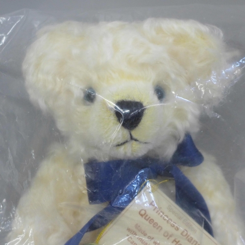 608 - A Hermann limited edition Princess Diana, Queen of Hearts white mohair Teddy bear with musical movem... 