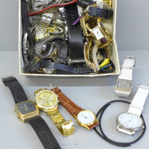 628 - A collection of lady's and gentleman's wristwatches