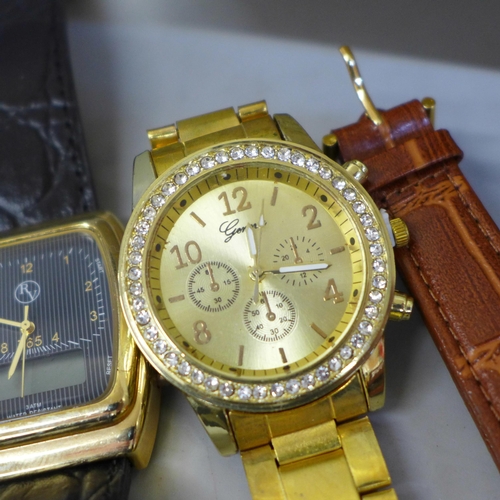 628 - A collection of lady's and gentleman's wristwatches