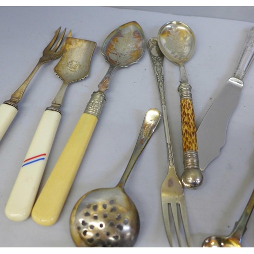 630 - Small items of plated cutlery