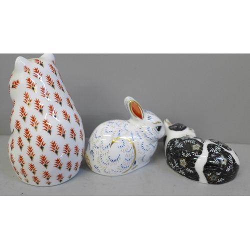 631 - Three Royal Crown Derby paperweights, two with gold stoppers, a thimble and an Imari cake server