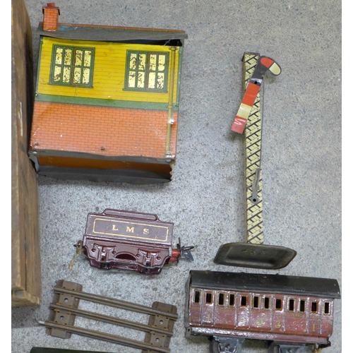 655 - A box of Hornby Series by Meccano mid 20th Century tin plate O gauge model rail (no loco) **PLEASE N... 