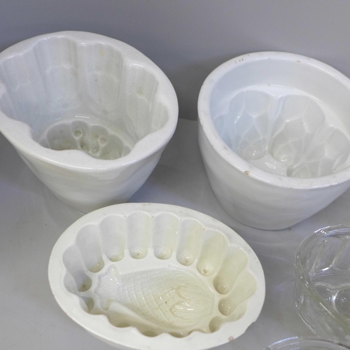 664 - A collection of glass and ceramic early 20th Century jelly/blancmange moulds and a glass dish **PLEA... 