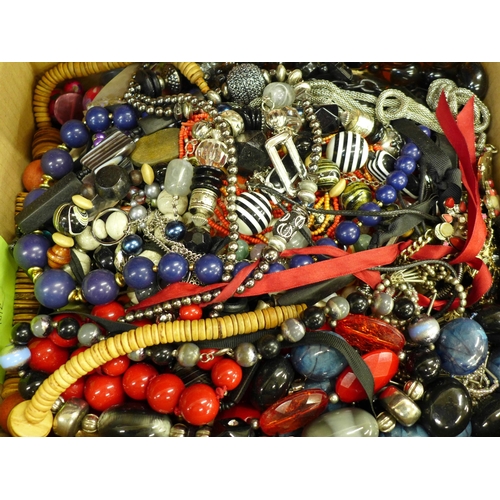 681 - Assorted bead necklets