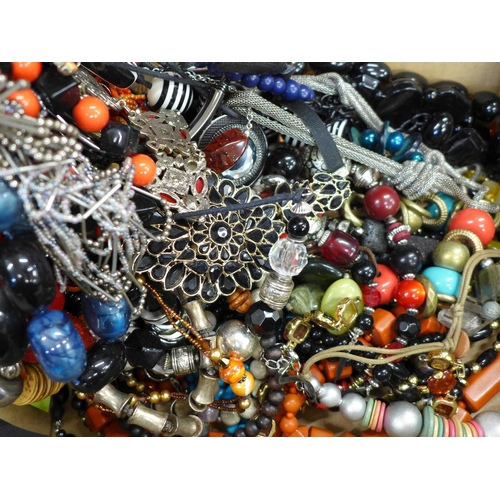 681 - Assorted bead necklets