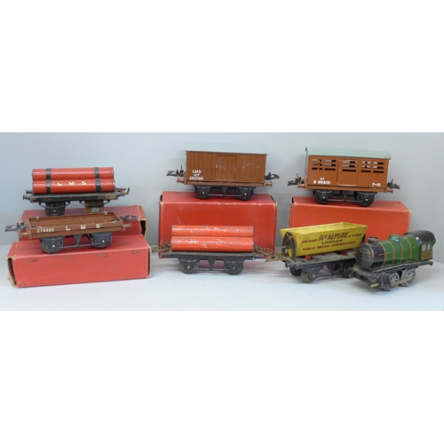 684 - Hornby O gauge model rail including clockwork logo, four wagons boxed