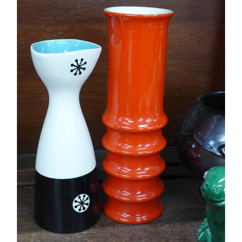 691 - A collection of retro china including Carlton ware orange vase, Hornsea vase, etc. **PLEASE NOTE THI... 