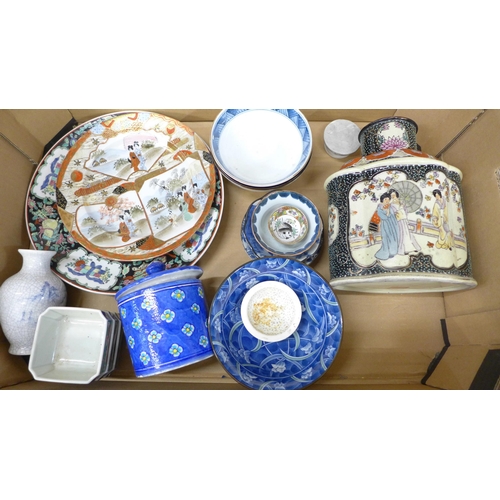 709 - A collection of Chinese and Japanese porcelain, rice bowls, tea cannister, plates, etc.