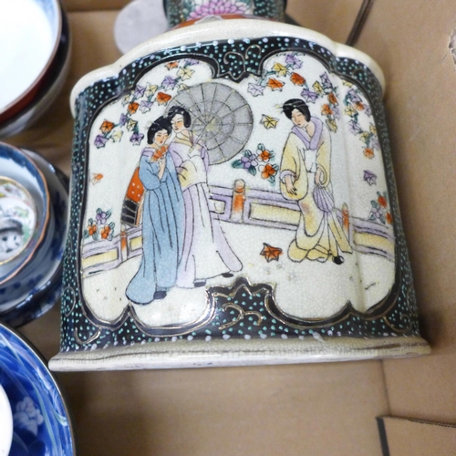 709 - A collection of Chinese and Japanese porcelain, rice bowls, tea cannister, plates, etc.