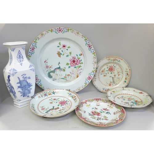 715 - A Chinese export famille rose charger and four dishes/plates, three plates repaired and a modern Chi... 