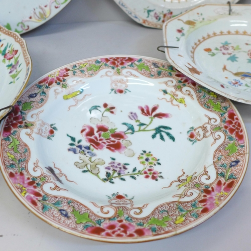 715 - A Chinese export famille rose charger and four dishes/plates, three plates repaired and a modern Chi... 