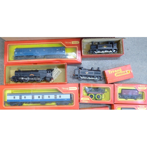 731 - A large collection of Tri-ang Hornby model rail; Operating Mail coach Set, four locos - R50 4-6-2 Pr... 