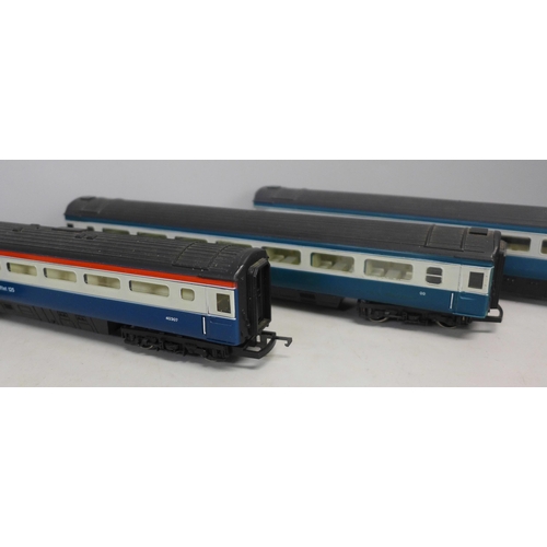 768 - Hornby Intercity 125 00 gauge model rail; two locomotive and four coaches