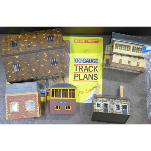 778 - A large collection of Hornby Railway and Tri-ang Railways OO scale accessories, many in original box... 