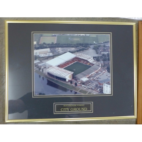 795 - Football memorabilia, two England team collectors plates, Nottingham Forest 1979 team photograph, St... 