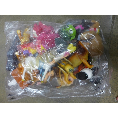 823 - A box of mixed retro 1980s, 1990s, 2000s toys, Transformers, Ben10, He-Man, TMNT, action figures, to... 