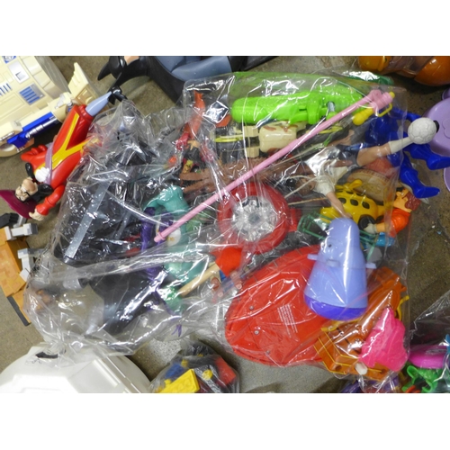 824 - A box of mixed retro 1980s, 1990s, 2000s toys; action figures and toys, Batman, Toy Story, Disney, S... 