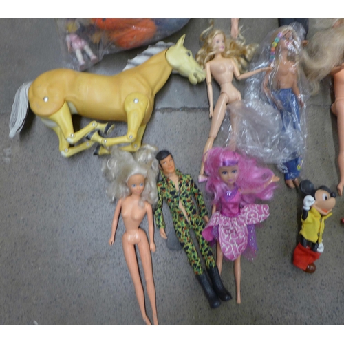 825 - A box of vintage Barbie dolls, vintage Trolls, Action Man and a model horse