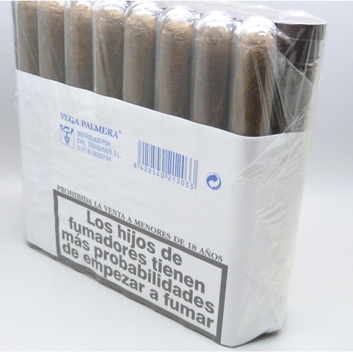 827 - A sealed pack of twenty-five Palmeros cigars