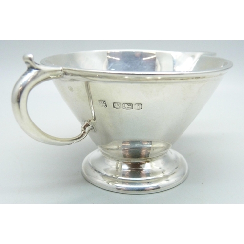 836 - An Art Deco silver jug, Sheffield 1926, 75g