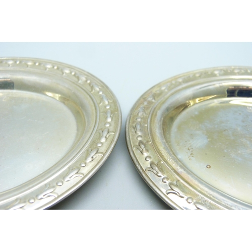 837 - Two silver oval dishes by Robert Comyns, Sheffield 1992 and 2000, 74g