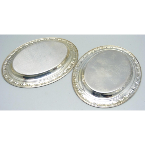 837 - Two silver oval dishes by Robert Comyns, Sheffield 1992 and 2000, 74g