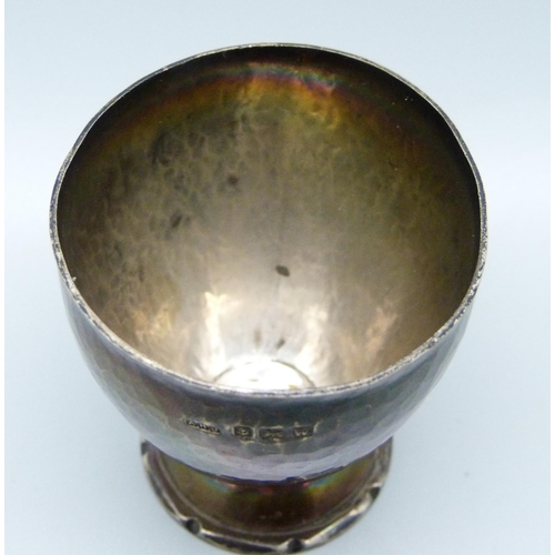 839 - A hammered silver egg cup, A.H. Jephcot, 54g