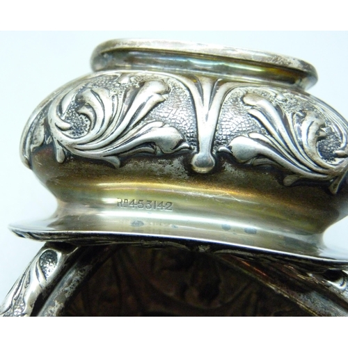 840 - A pair of Walker & Hall silver salts, Sheffield 1905, 87g