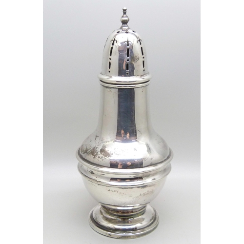 842 - A silver sugar castor, Birmingham 1912, 147g