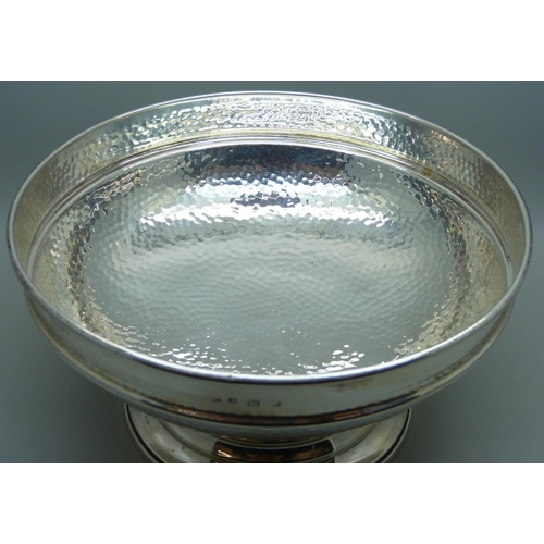 846 - A large silver planished bowl with stepped foot, by DFR Deakin &  Francis, Birmingham 1937, 577g