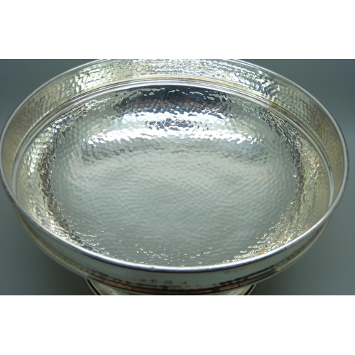 846 - A large silver planished bowl with stepped foot, by DFR Deakin &  Francis, Birmingham 1937, 577g