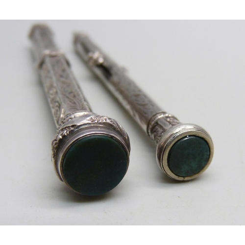 867 - A silver combination pen/pencil, Chester 1900 and one other