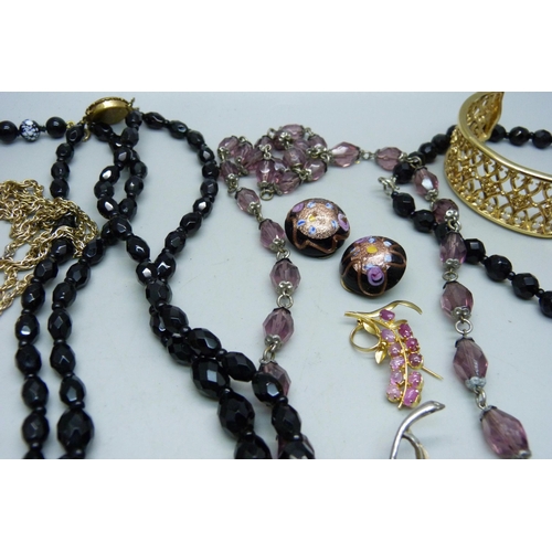 903 - Costume jewellery including faceted bead necklaces, brooches, etc.