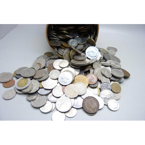 918 - A tin of mixed foreign coins