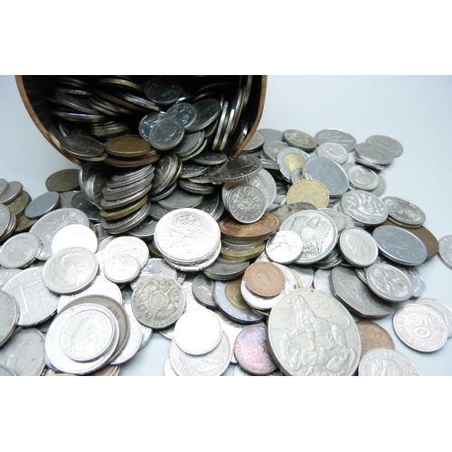 918 - A tin of mixed foreign coins