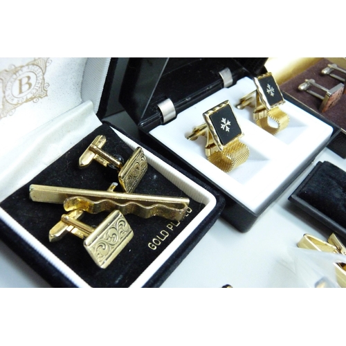 922 - A collection of tie pins and cufflinks including Star Trek and Swarovski, mainly boxed