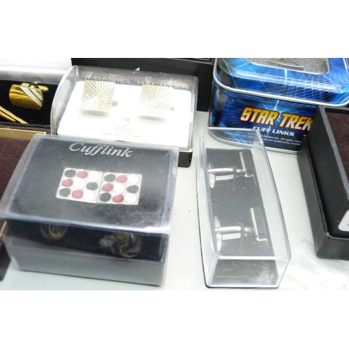 922 - A collection of tie pins and cufflinks including Star Trek and Swarovski, mainly boxed