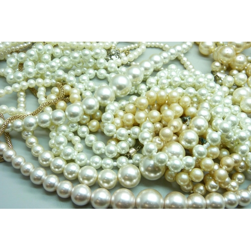 925 - Faux pearl jewellery