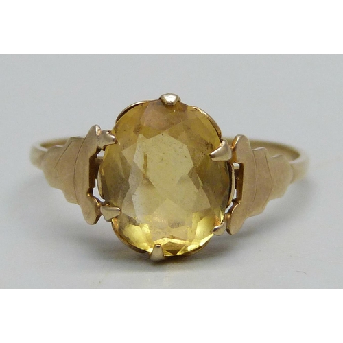 934 - A yellow metal ring set with a citrine, 1.69g, Q